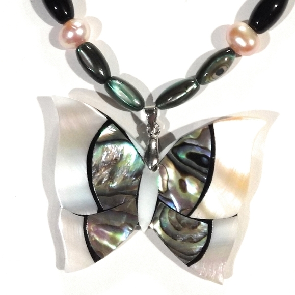 Pearl, Onyx and Shell Necklace with matching earrings and bracelet. Handmade. - Picture 3 of 7